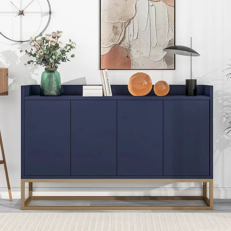 Buffet moderne blanc avec pieds dorés
