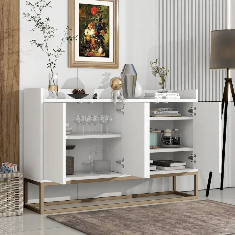 Buffet moderne blanc avec pieds dorés