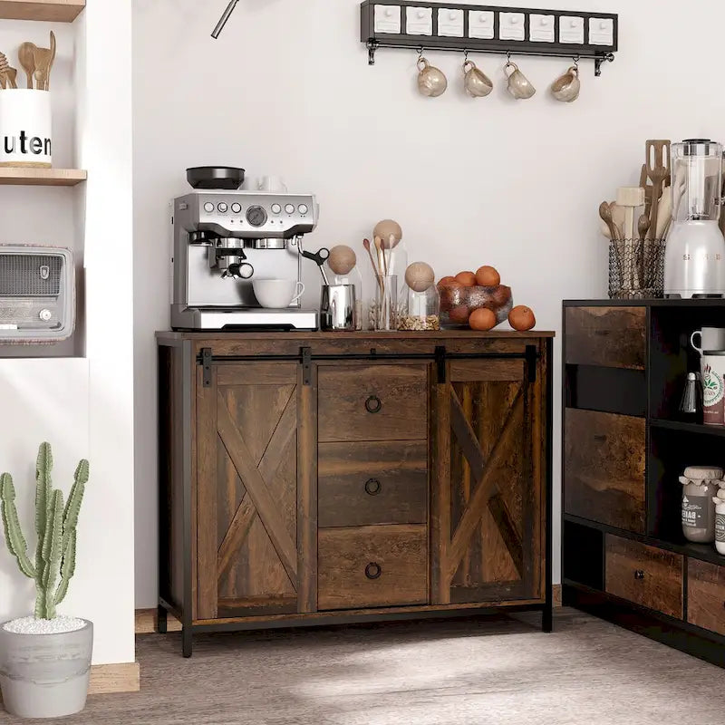 Buffetschrank im industriellen Landhausstil mit Schiebetüren im Scheunenstil und drei Schubladen