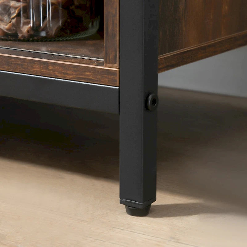 Buffetschrank im industriellen Landhausstil mit Schiebetüren im Scheunenstil und drei Schubladen