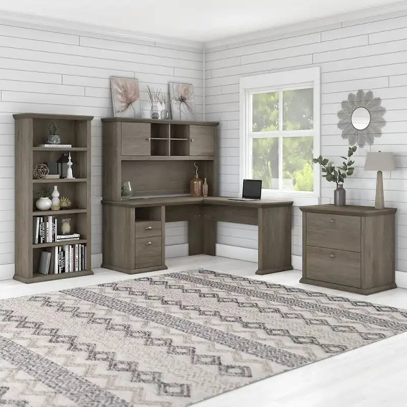 Moderner Schrankaufsatz für das Homeoffice mit geschlossenen Stauraumschränken und verstellbaren Fächern